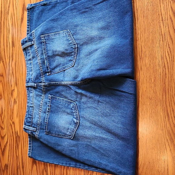 Time and Tru High Rise Jeans with distressing - Picture 5 of 6